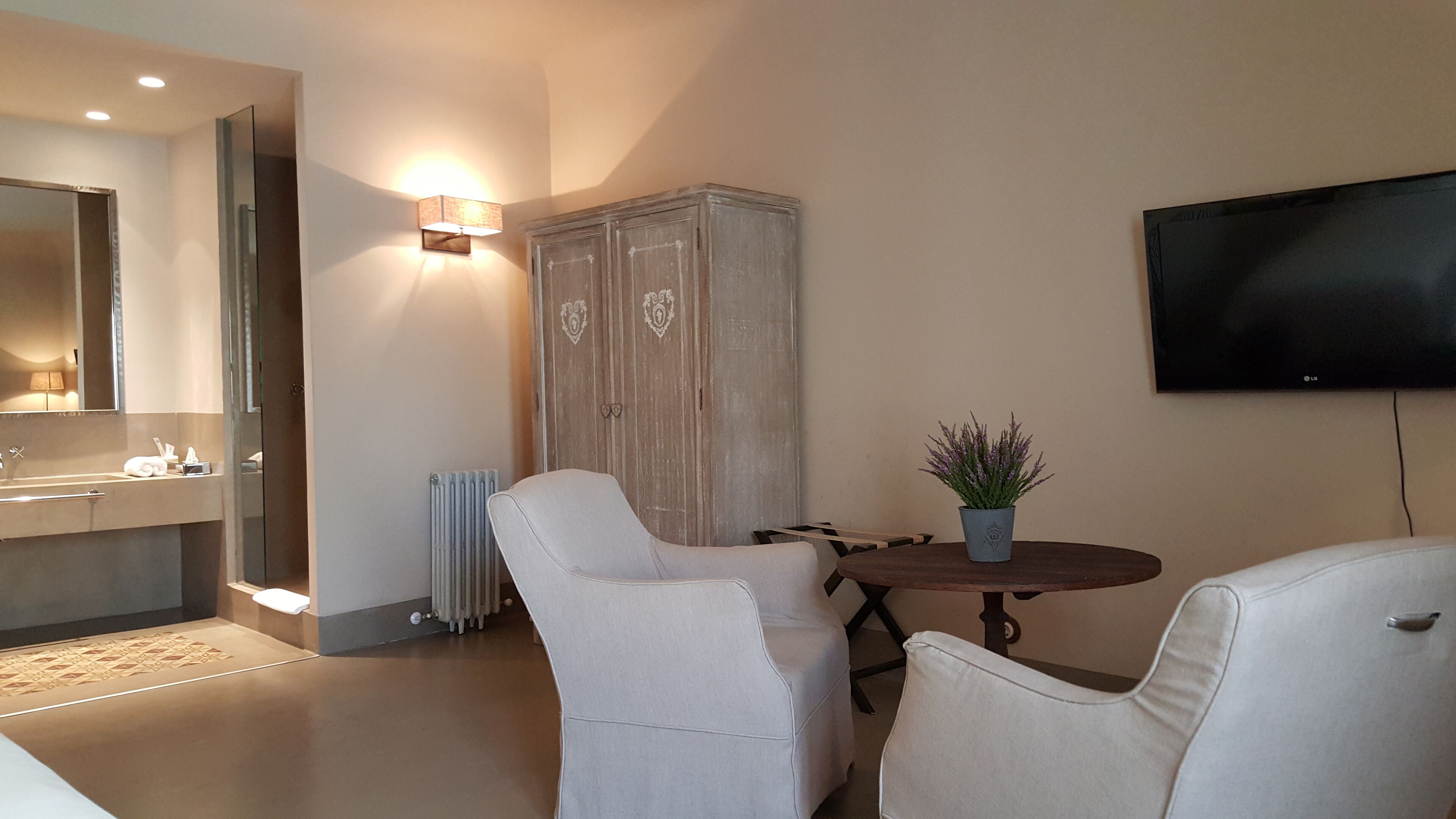 superior room | minibar, in-room safe, desk, iron/ironing board