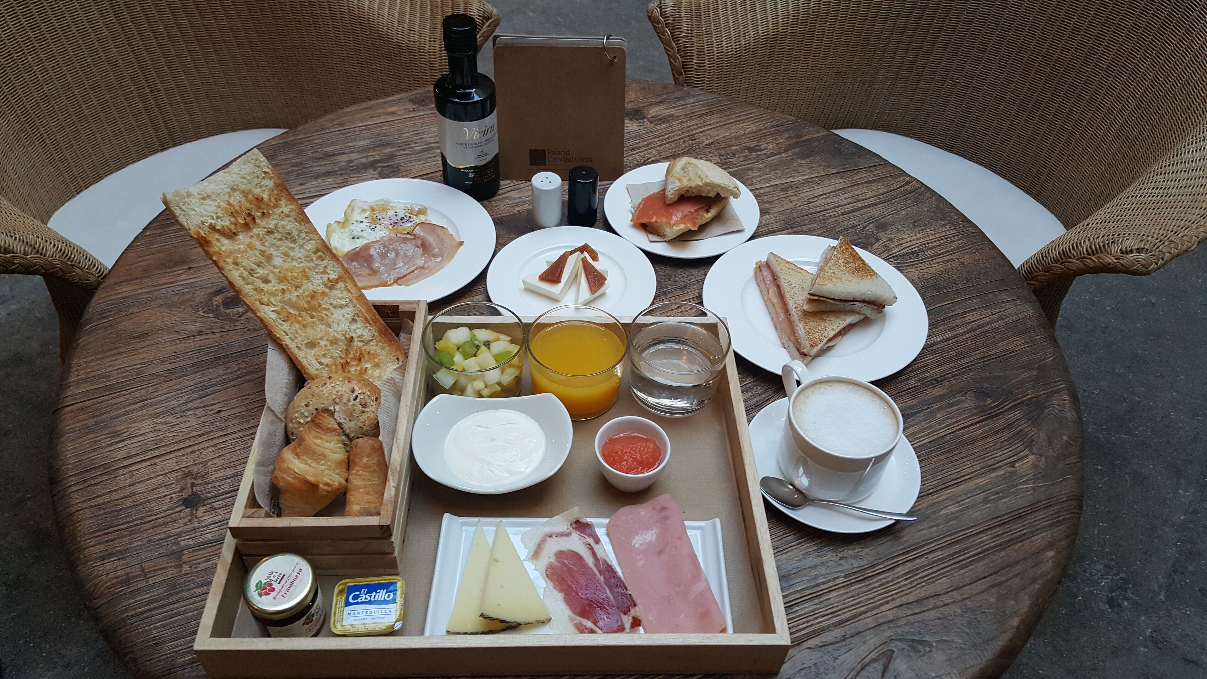 매일 뷔페 아침 식사(1인당 EUR 14)