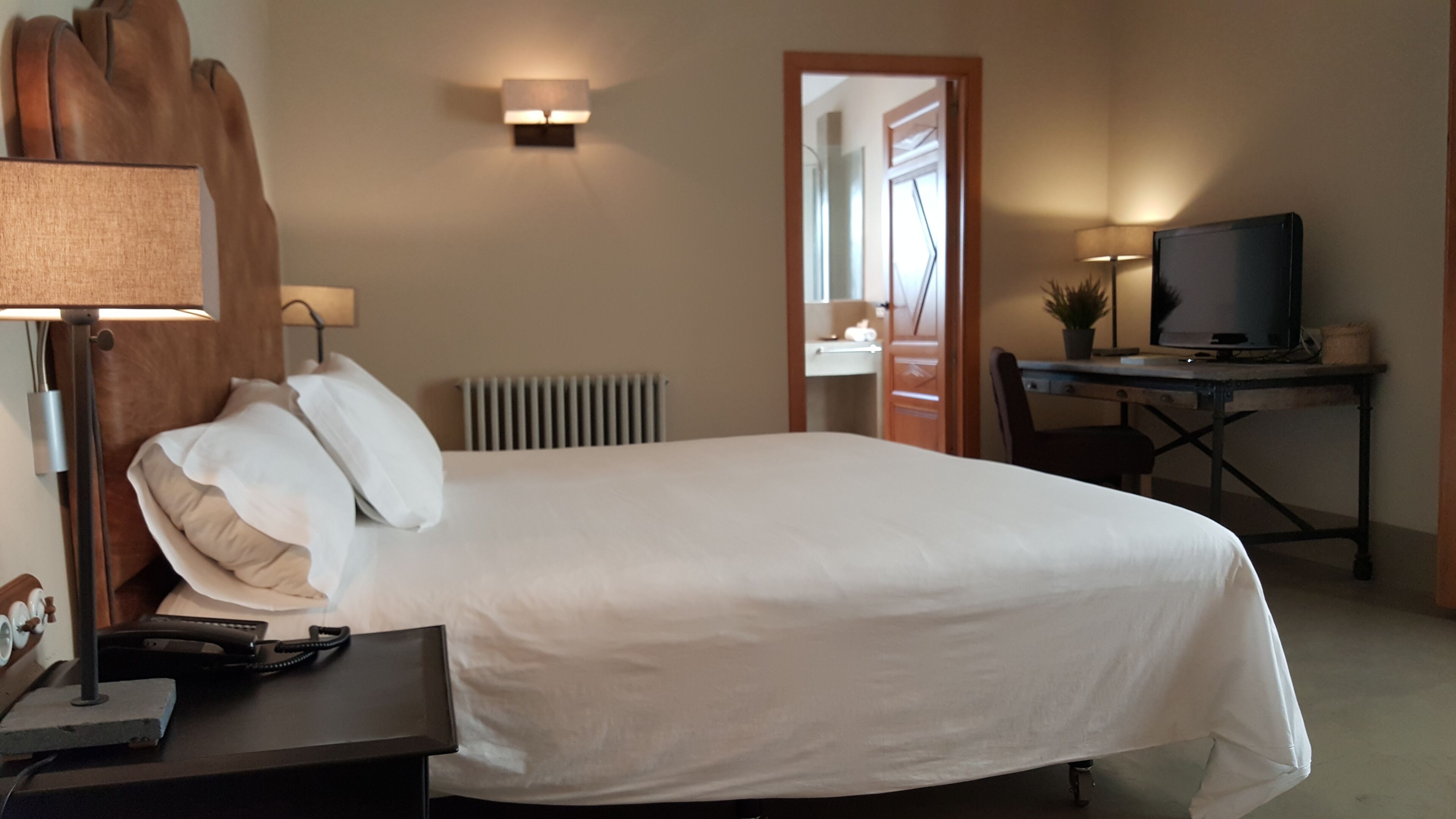 Minibar, in-room safe, desk, iron/ironing board (on request)