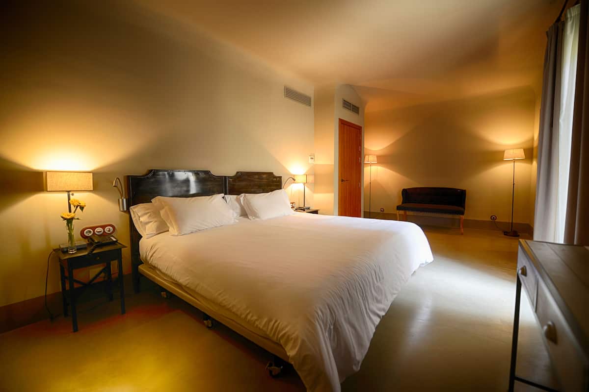 Superior Room | Minibar, in-room safe, desk, iron/ironing board
