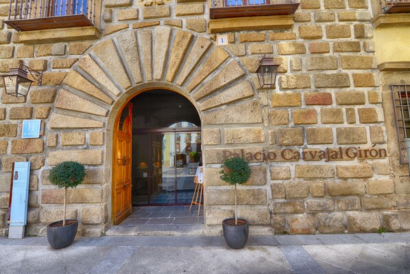 Exterior - Palacio Carvajal Girón (Plasencia)
