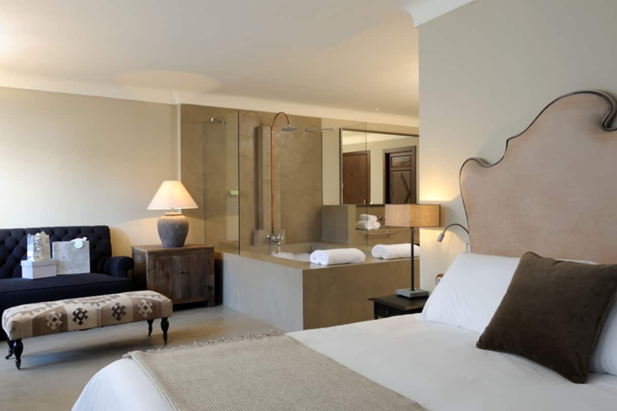 suite | minibar, in-room safe, desk, iron/ironing board