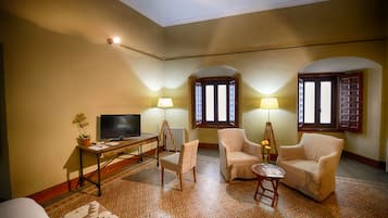 Minibar, coffres-forts dans les chambres, bureau