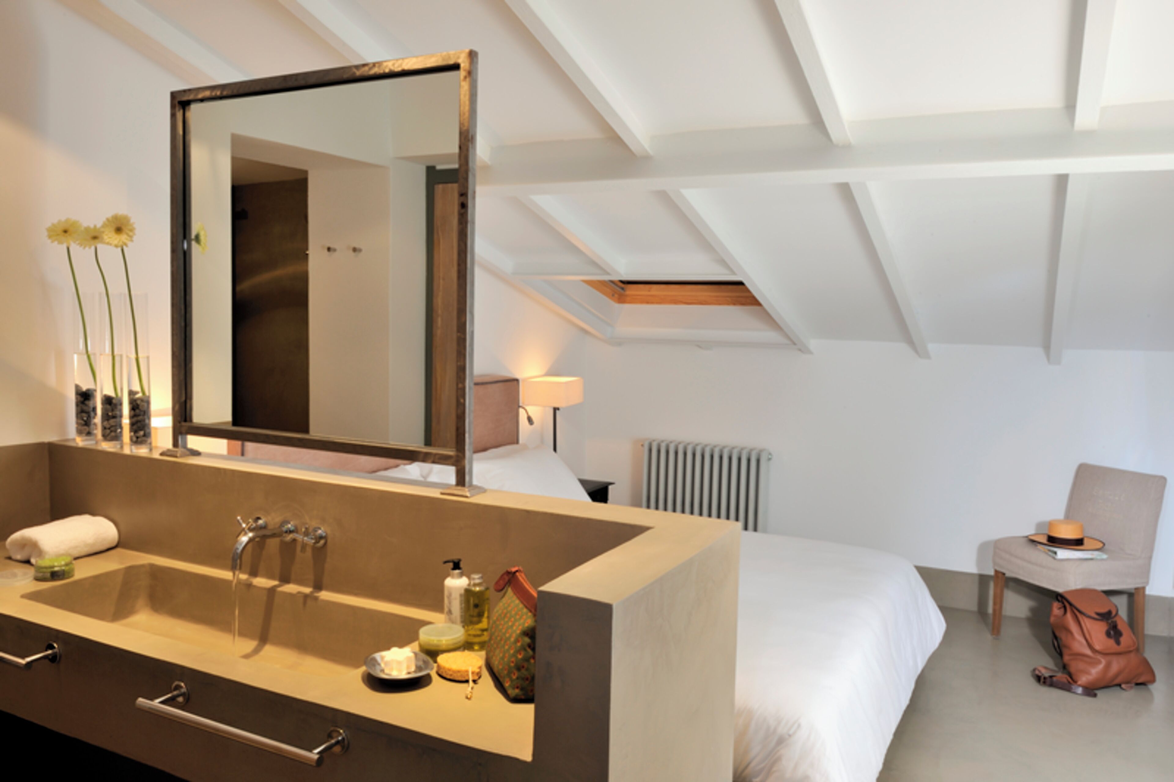 Minibar, in-room safe, desk, iron/ironing board (on request)