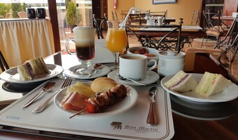 Breakfast, lunch, dinner served; international cuisine 