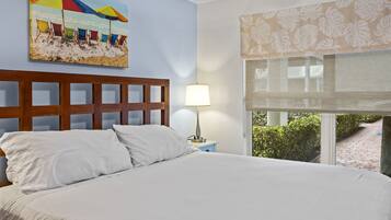 1 quarto, roupas de cama premium, cofres nos quartos, cortinas blackout