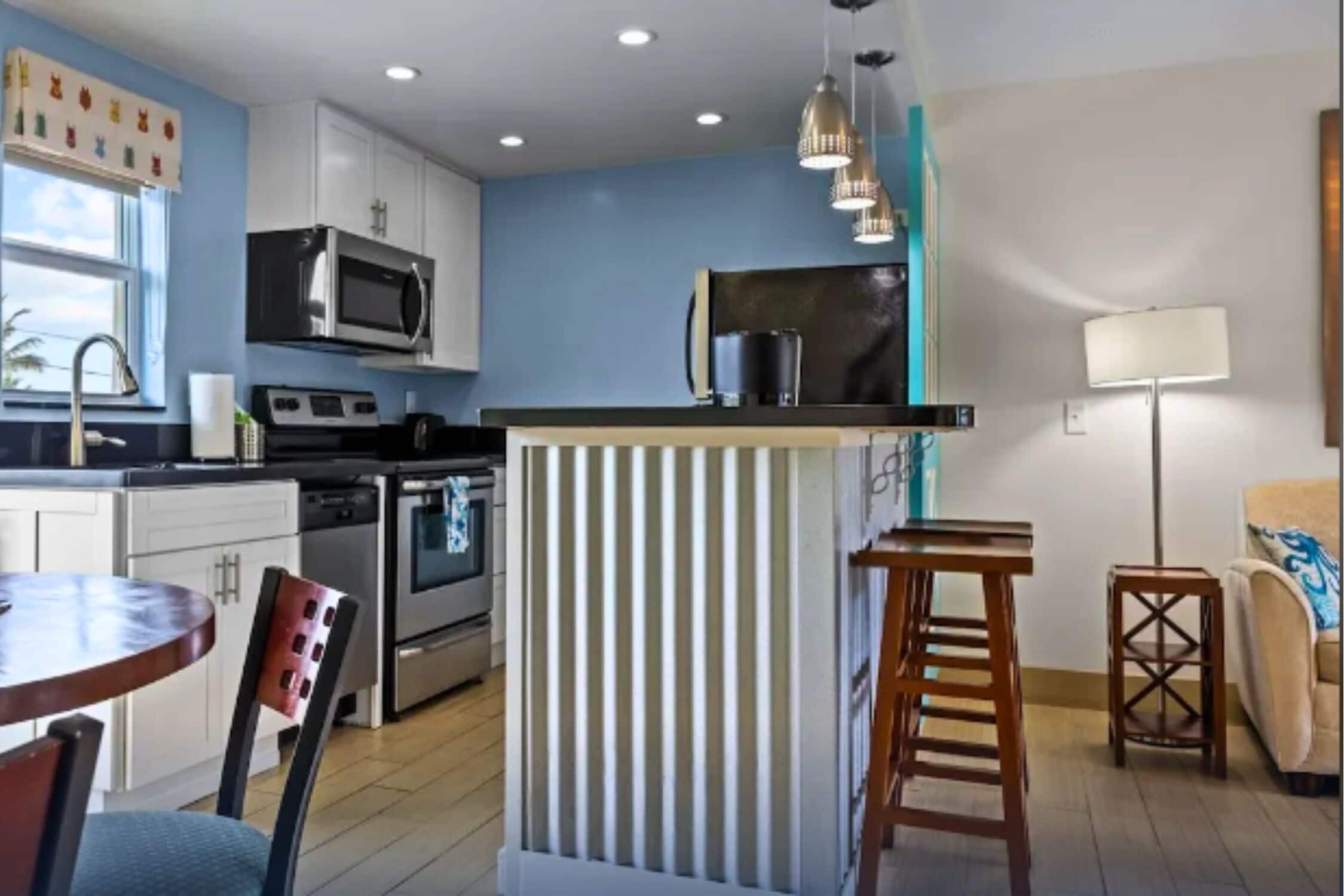 apartment, 1 bedroom | private kitchen | full-sized fridge, microwave, oven, stovetop