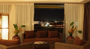 Flat-screen TV - Taro Hotel and Bungalows (PHUKET)