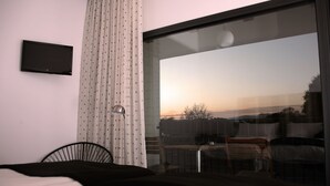 In-room safe, desk, rollaway beds (surcharge), WiFi (free) - Rusticae El Hotelito (Navaluenga)