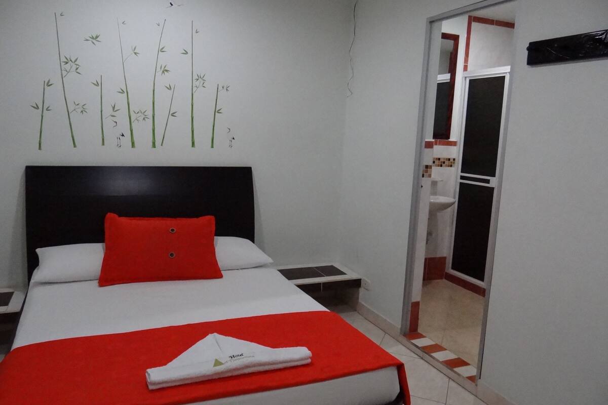 Habitación superior | Tabla de planchar con plancha y wifi gratis