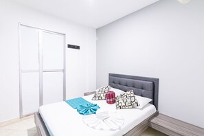 Iron/ironing board, free WiFi