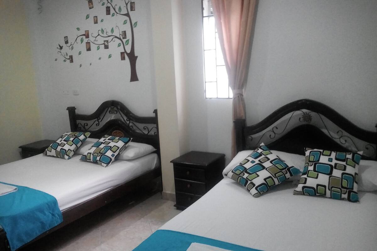Quadruple Premium | Tabla de planchar con plancha y wifi gratis