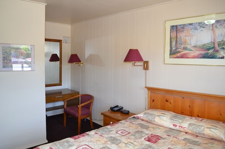 Standard Room, 1 Queen Bed | Desk, iron/ironing board, free WiFi, bed sheets