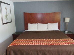 Classic King Room Non-Smoking | Free WiFi - Travel Inn & Suites (Lakehurst)