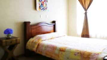 Habitación doble | Ropa de cama de alta calidad y caja de seguridad en la habitación