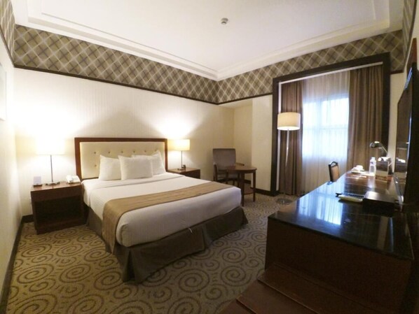 Egyptian cotton sheets, premium bedding, pillow-top beds, in-room safe