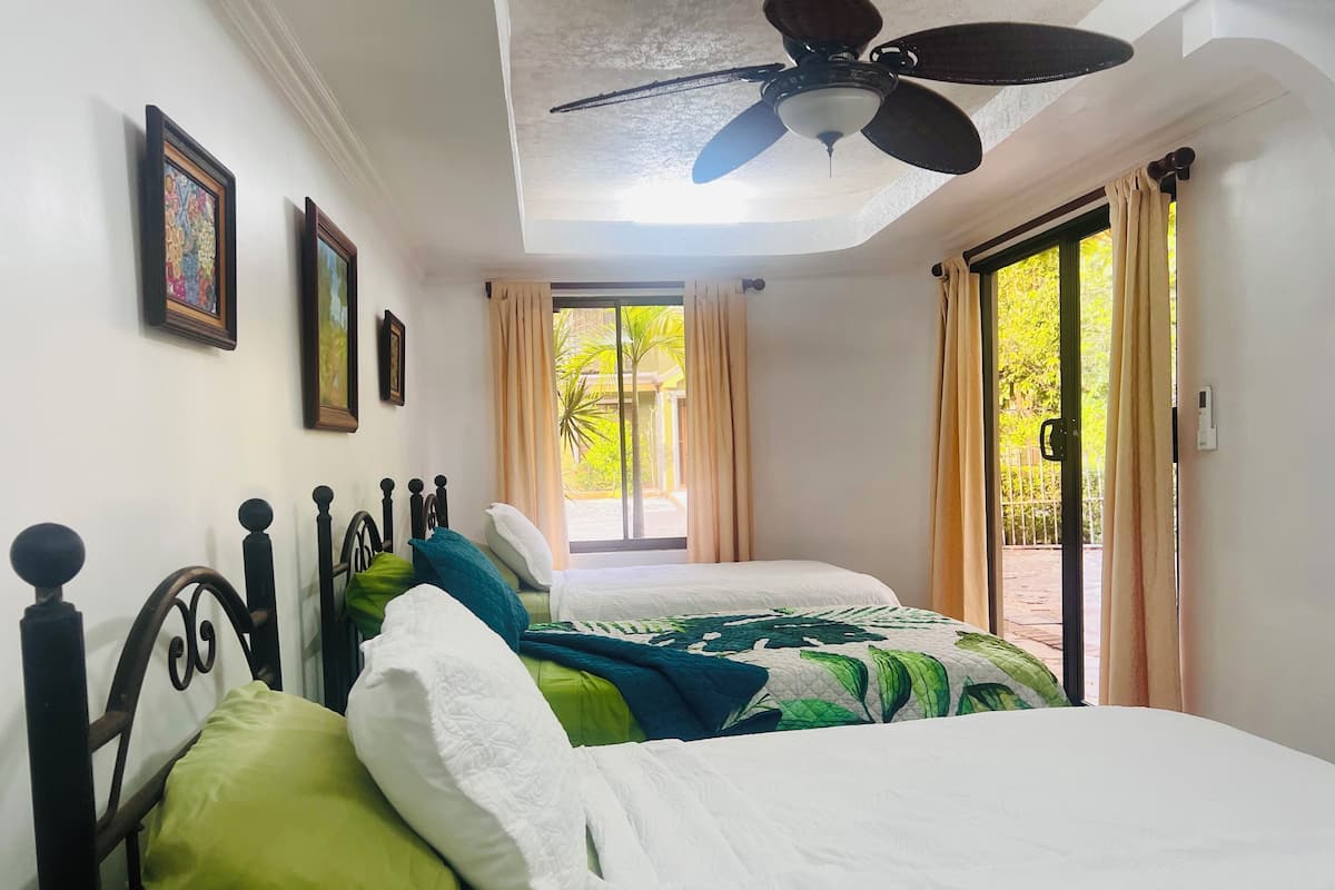 Casa Standard, 3 camere da letto | Biancheria da letto di alta qualità, copriletto in piuma