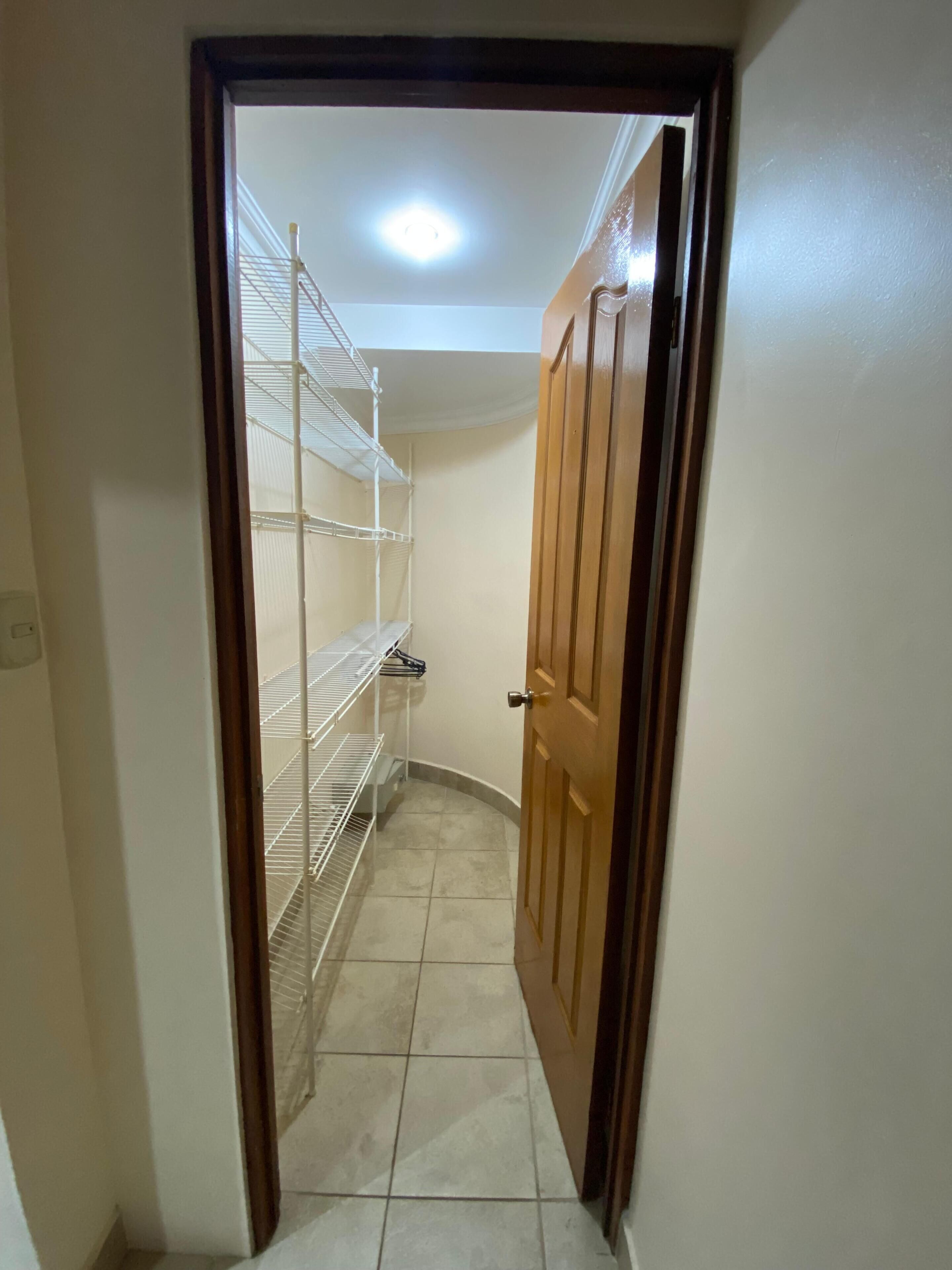 studio (apartment) | wardrobe