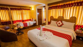 Quarto família, sacada (Air Conditioned Room) | Cofres nos quartos, escrivaninha, quartos à prova de som