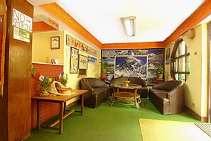 Área de estar no saguão