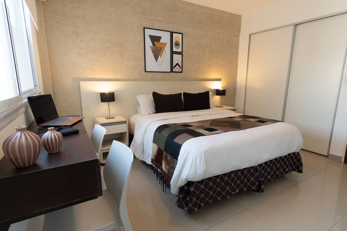 Rom (Comfort Double Room) | Safe på rommet, lydisolert, wi-fi (inkludert) og individuelt innredet