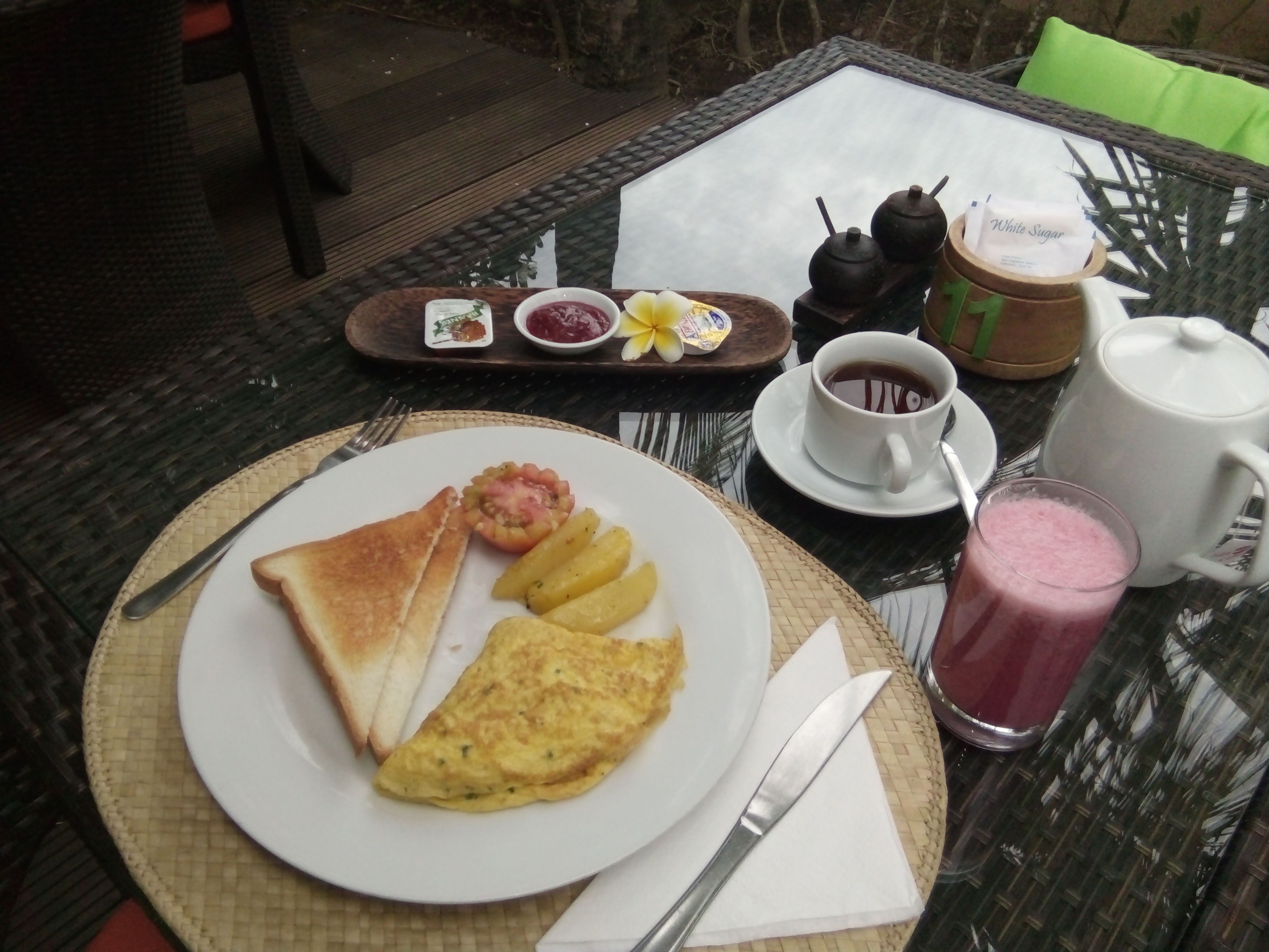 daily continental breakfast (idr 85000 per person)