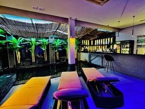 Sauna, Whirlpool, Körperbehandlungen, Aromatherapie, Warmsteinmassagen