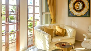 Living area - Poseidon Boutique Hotel (Pattaya)