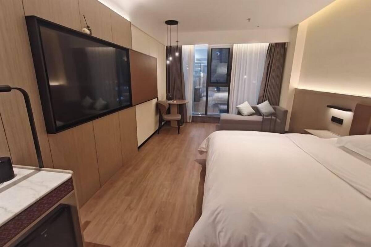 Minibar, in-room safe, iron/ironing board, cribs/infant beds