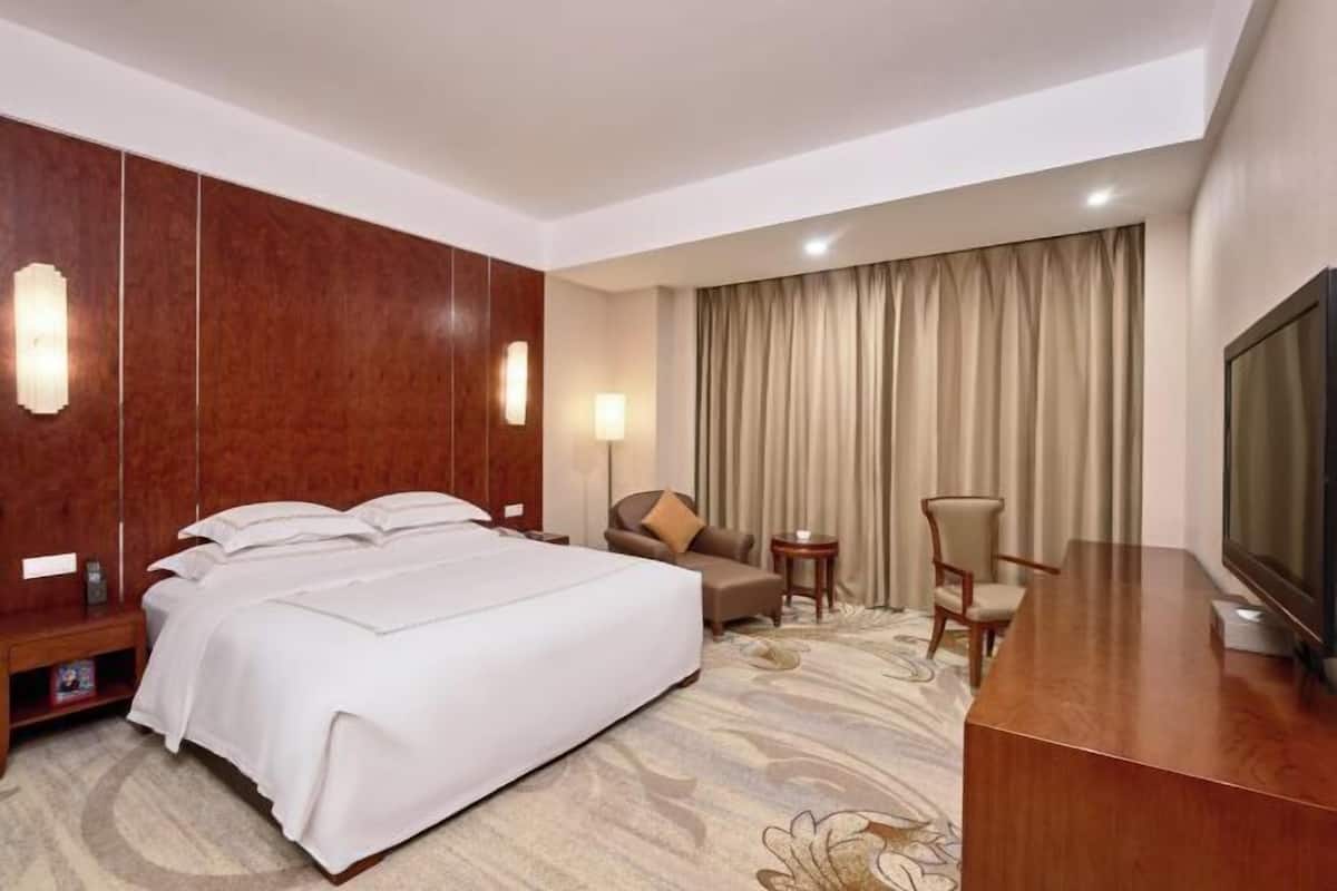 Minibar, in-room safe, iron/ironing board, cots/infant beds
