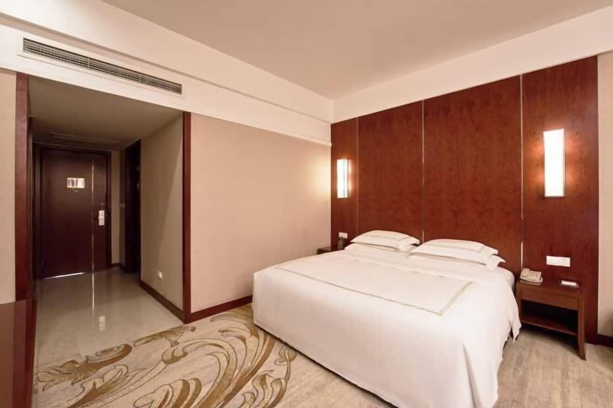 Minibar, in-room safe, iron/ironing board, cribs/infant beds