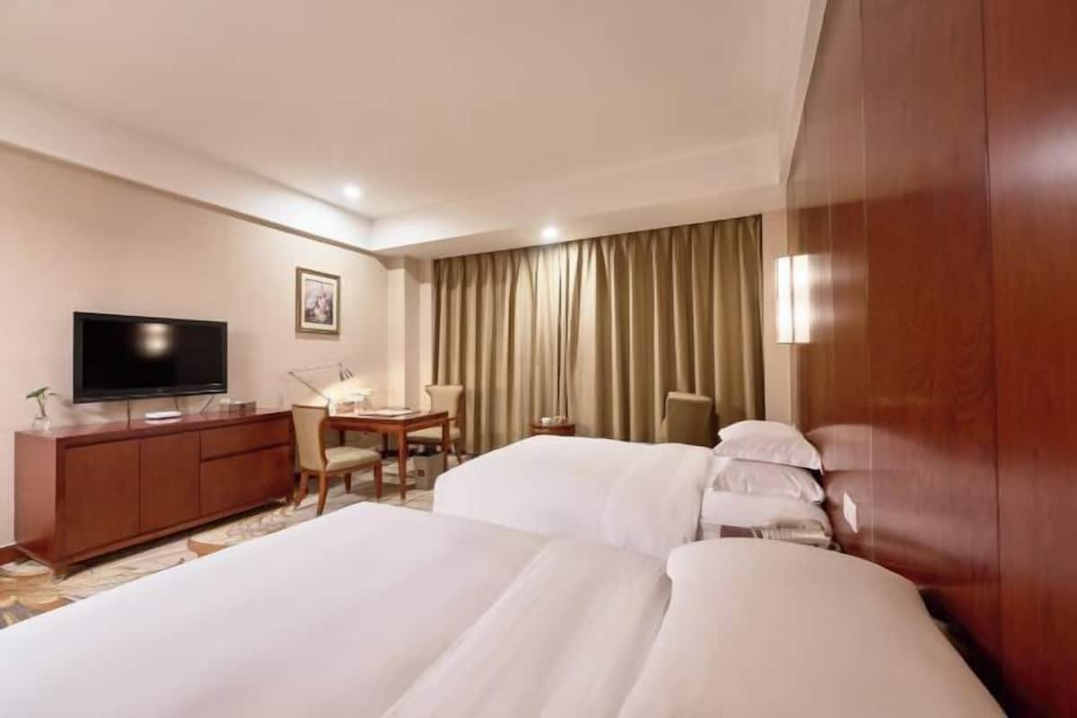 Minibar, in-room safe, iron/ironing board, cots/infant beds
