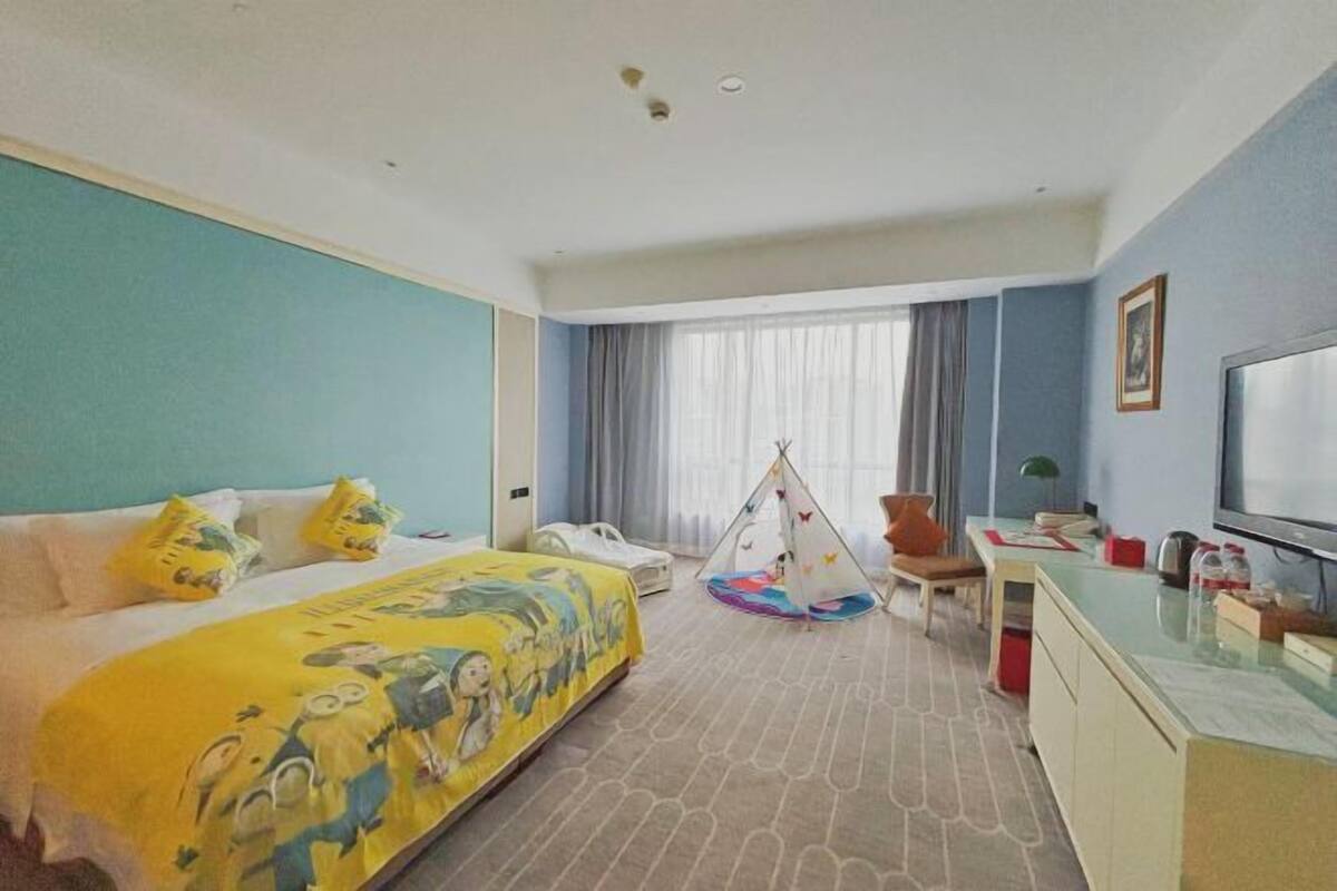 Minibar y caja de seguridad en la habitación