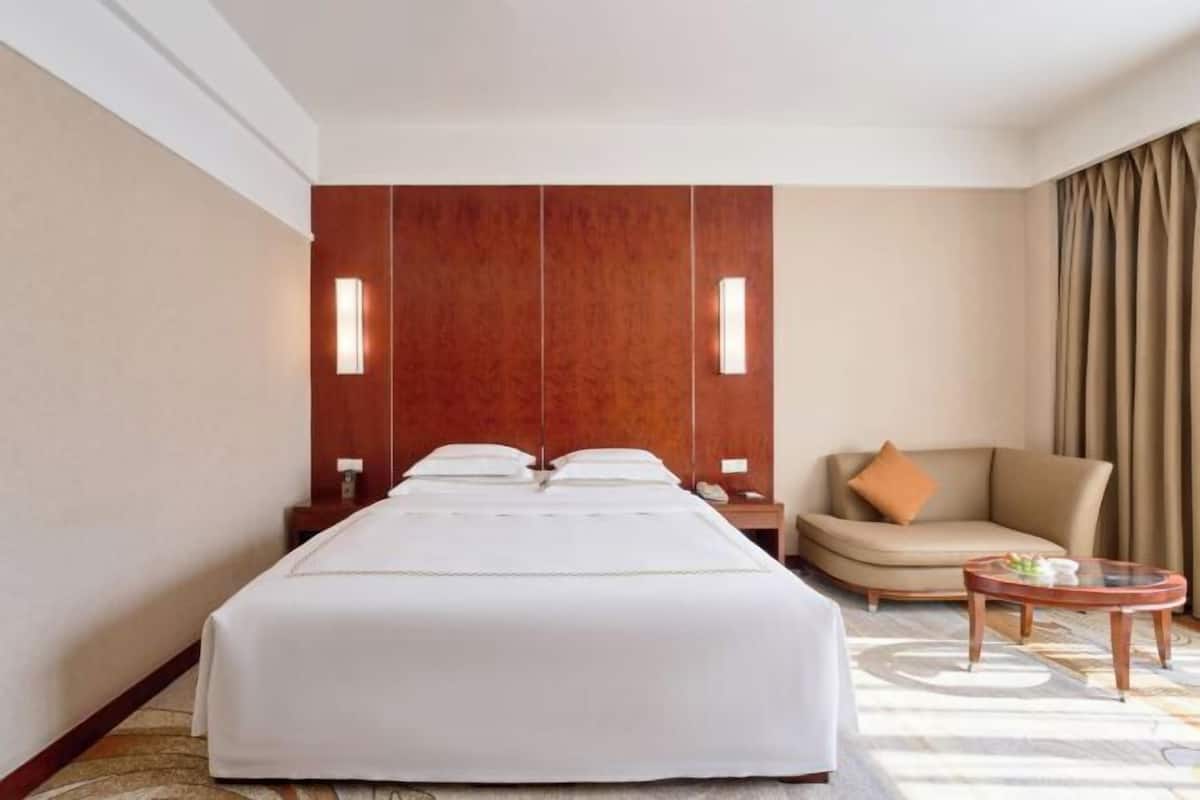 Minibar, in-room safe, iron/ironing board, cots/infant beds