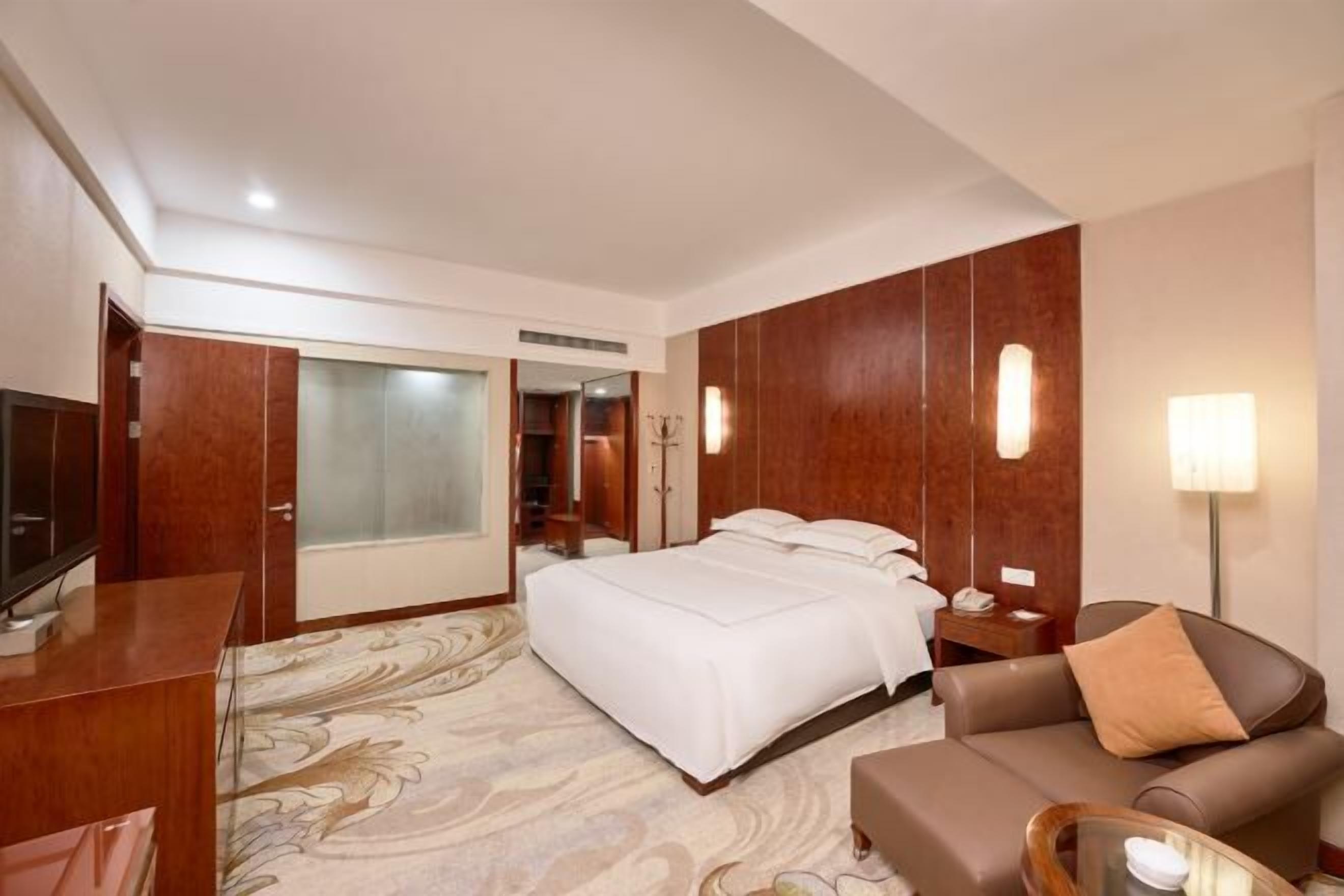 Minibar y caja de seguridad en la habitación 