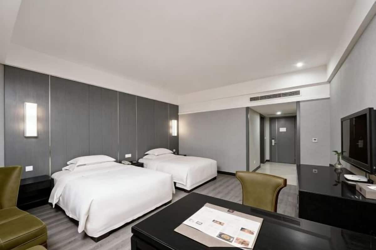 Minibar, in-room safe, iron/ironing board, cribs/infant beds