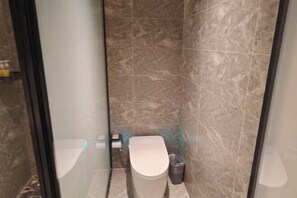 Minibar, Zimmersafe, Bügeleisen/Bügelbrett, Babybetten