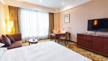 Minibar y caja de seguridad en la habitación