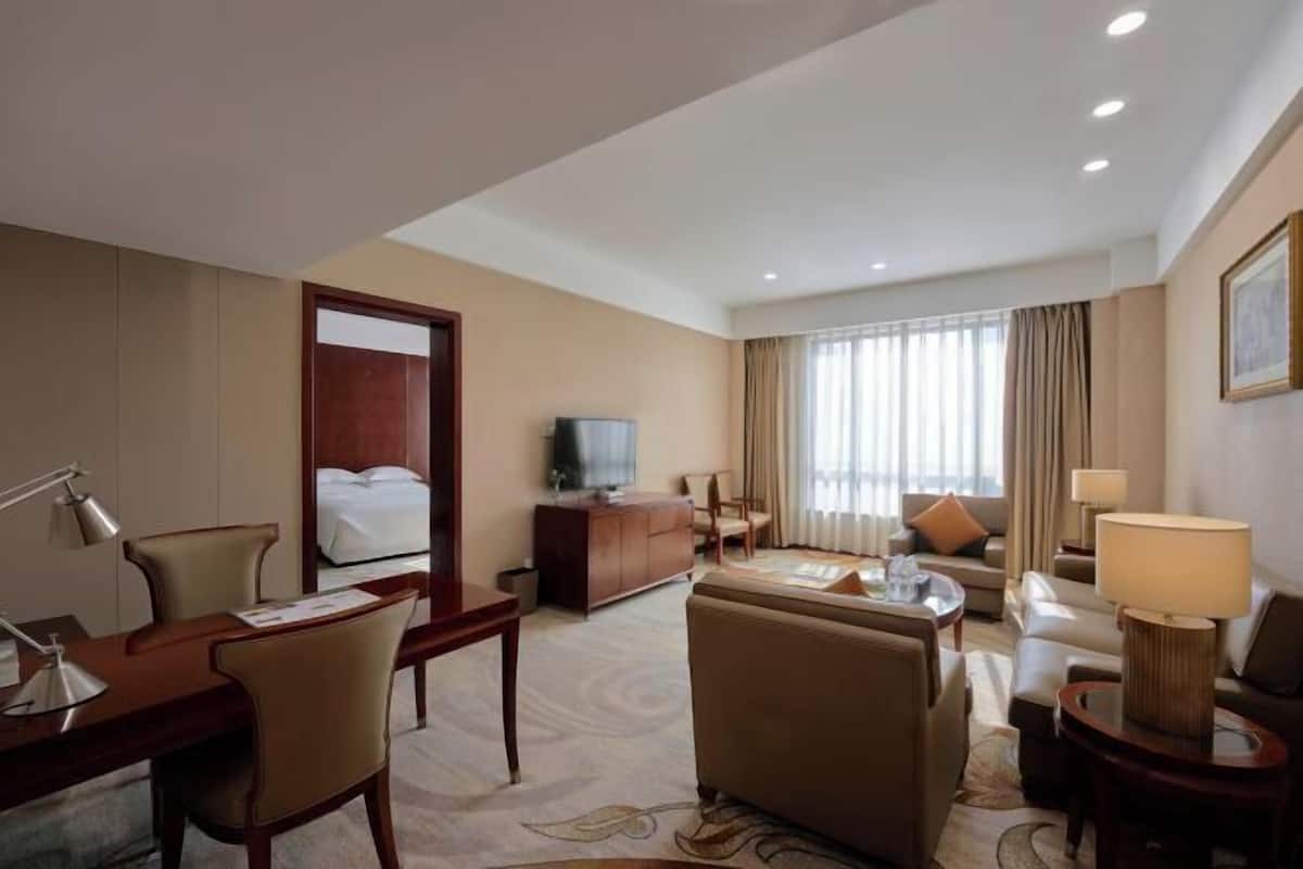 Minibar, in-room safe, iron/ironing board, cribs/infant beds