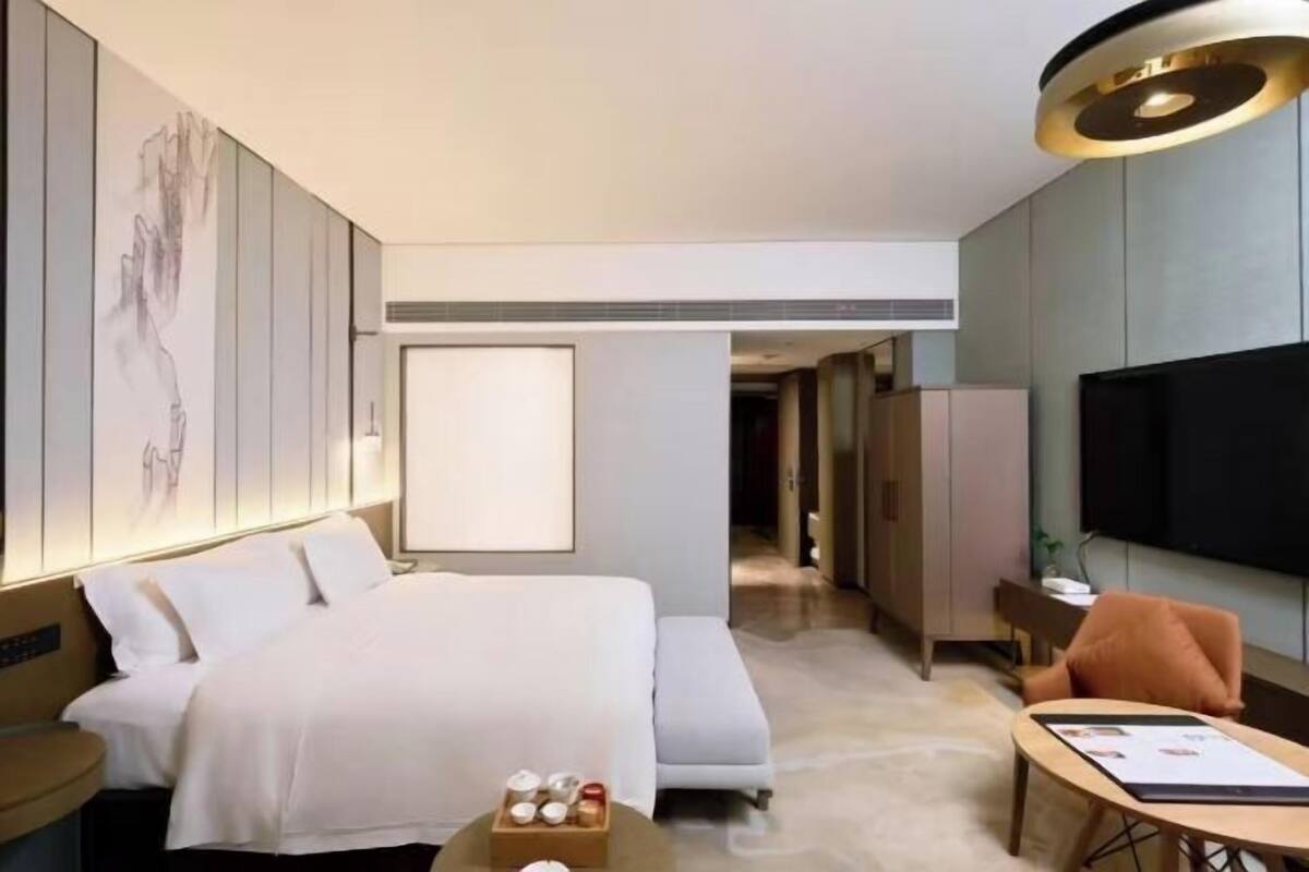 Minibar, coffres-forts dans les chambres, fer et planche à repasser