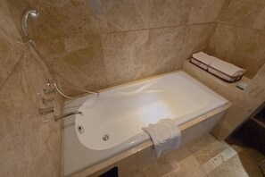 Minibar, Zimmersafe, Bügeleisen/Bügelbrett, Babybetten