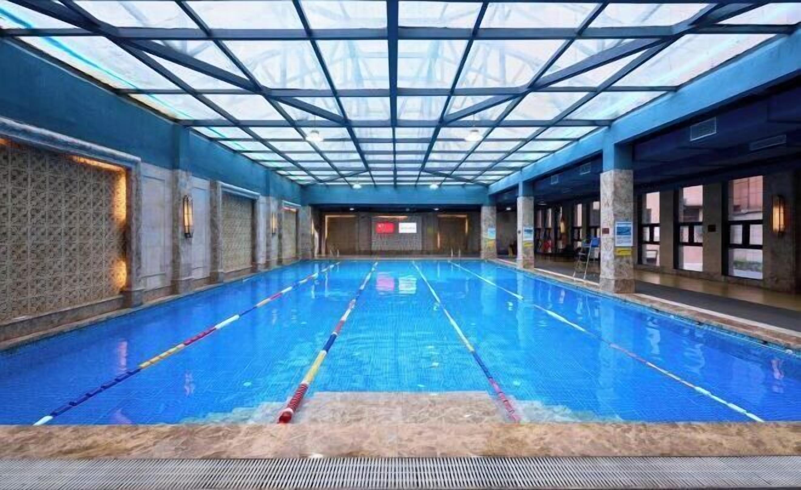 Una piscina techada