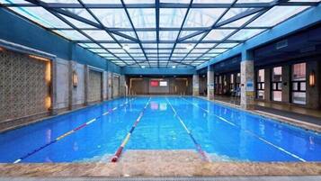 Una piscina techada