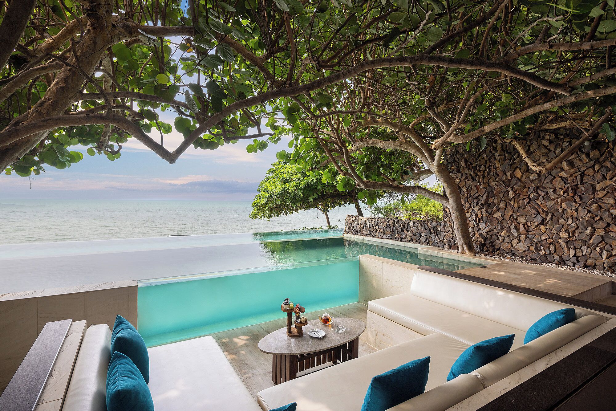 Beachfront Pool Villa Jacuzzi (24 Hours Use of Room) | Terraza o patio