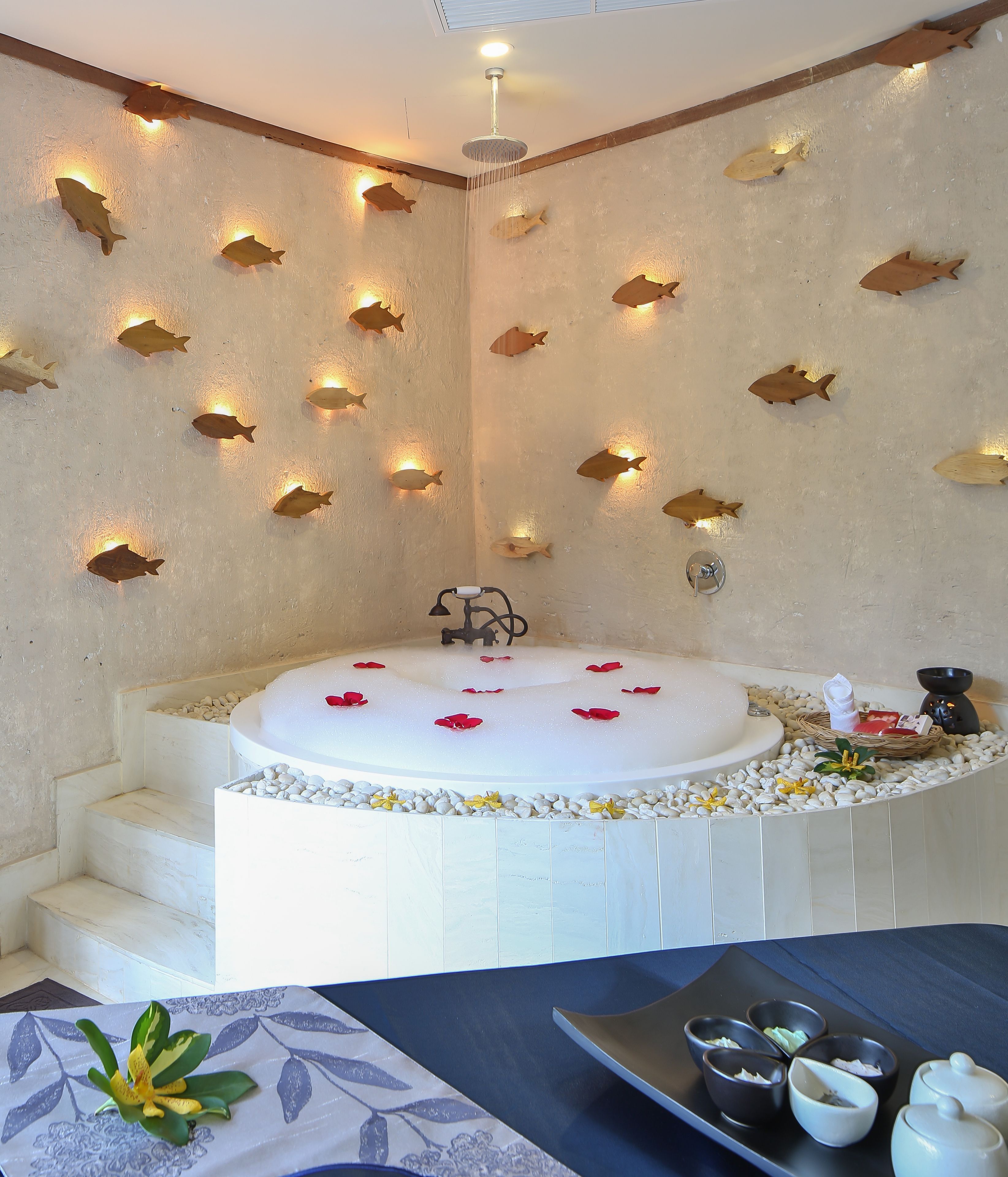 aromatherapy, thai massages, 2 treatment rooms, massages