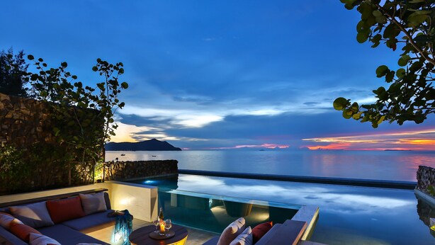 Beachfront Pool Villa Jacuzzi (24 Hours Use of Room) | 免费迷你吧物品、客房内保险箱、办公桌、遮光窗帘