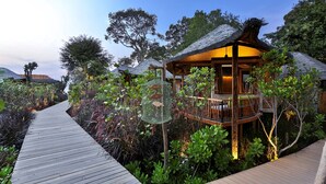 Garden Villa (24-Hours Use of Room) | 免费迷你吧物品、客房内保险箱、办公桌、遮光窗帘