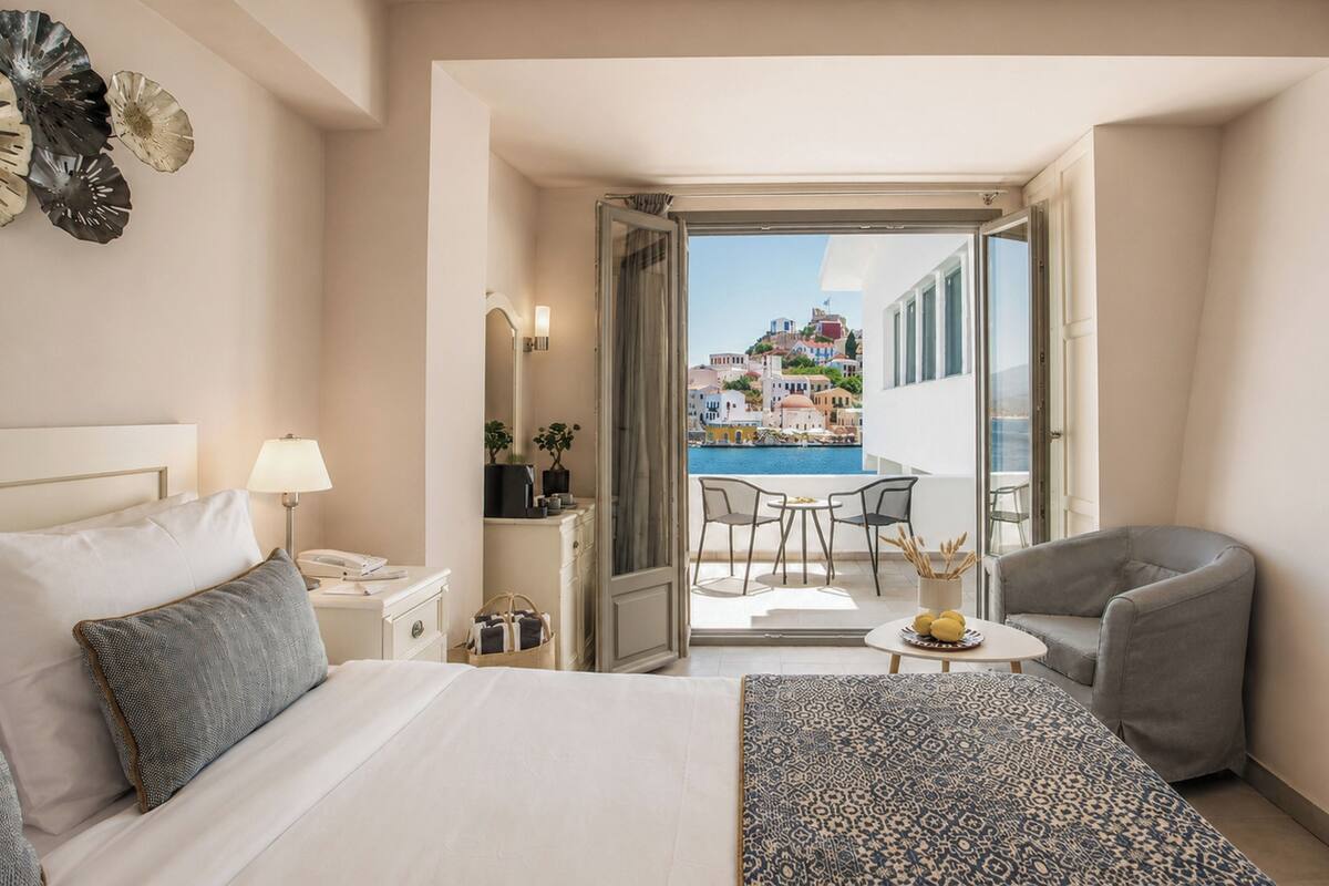 Corner-Petit Classic with Sea View | Minibar, in-room safe, soundproofing, cribs (free)