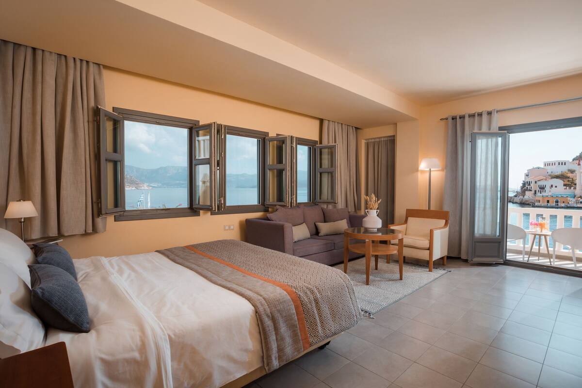Junior Suite with Sea View | Minibar, in-room safe, soundproofing, cribs (free)