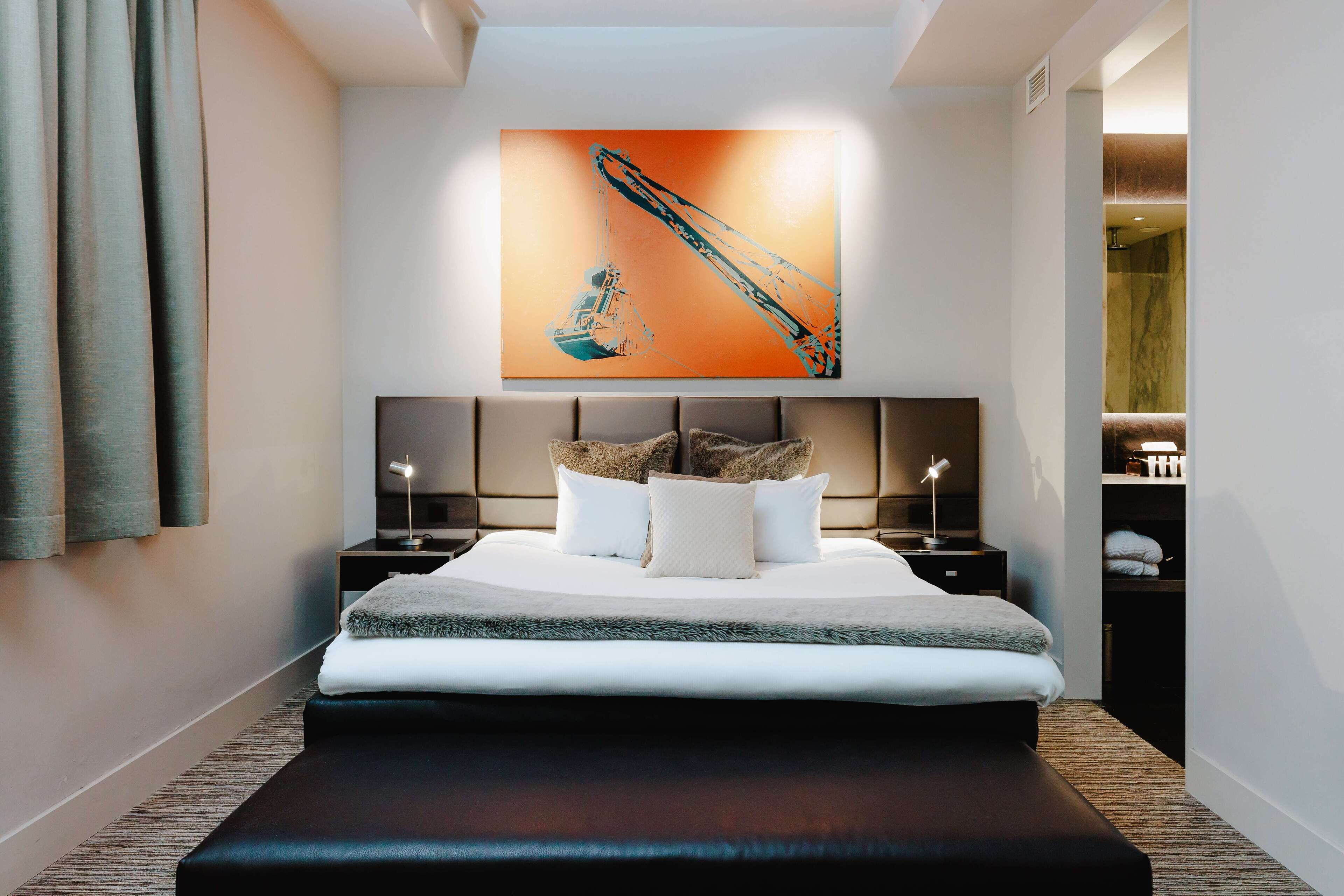 Safe på rommet, skrivebord, skrivebord for bærbar PC og lydisolert